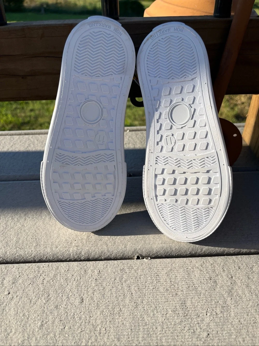 Disney Mickey Mouse & Friends Kids Tennis Shoes Size 11 NWT hook & loop fastener